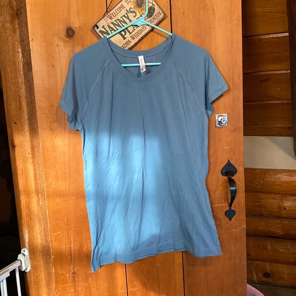 Athleta Tops - Athleta tee